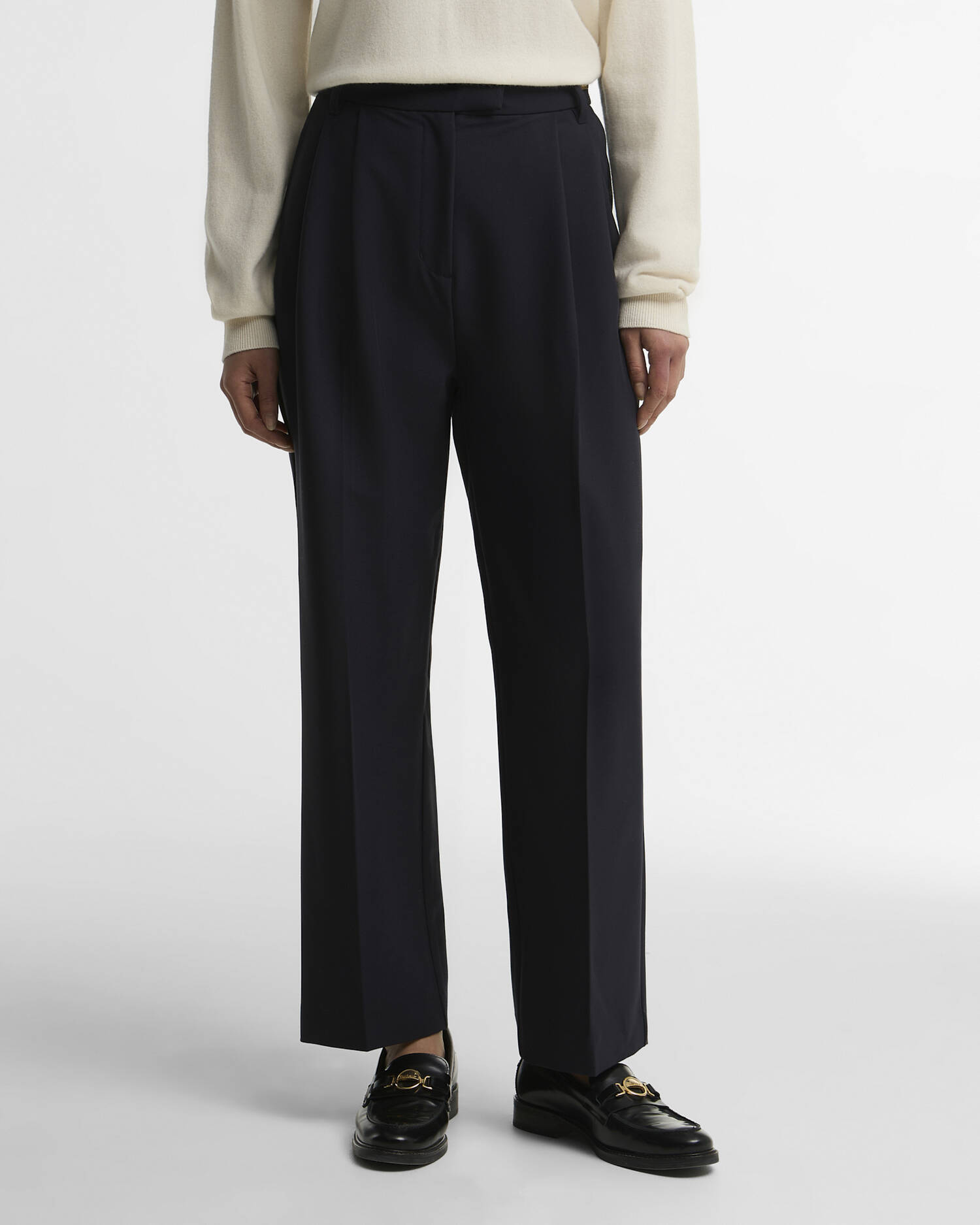 Barbour Hose Fawne Straight-Leg Dark Navy image number 1