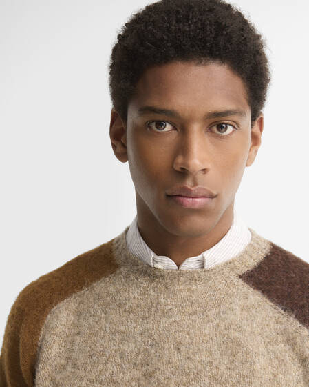Maglione girocollo Scottish Made in lana con inserti a blocchi di colore Light Stone