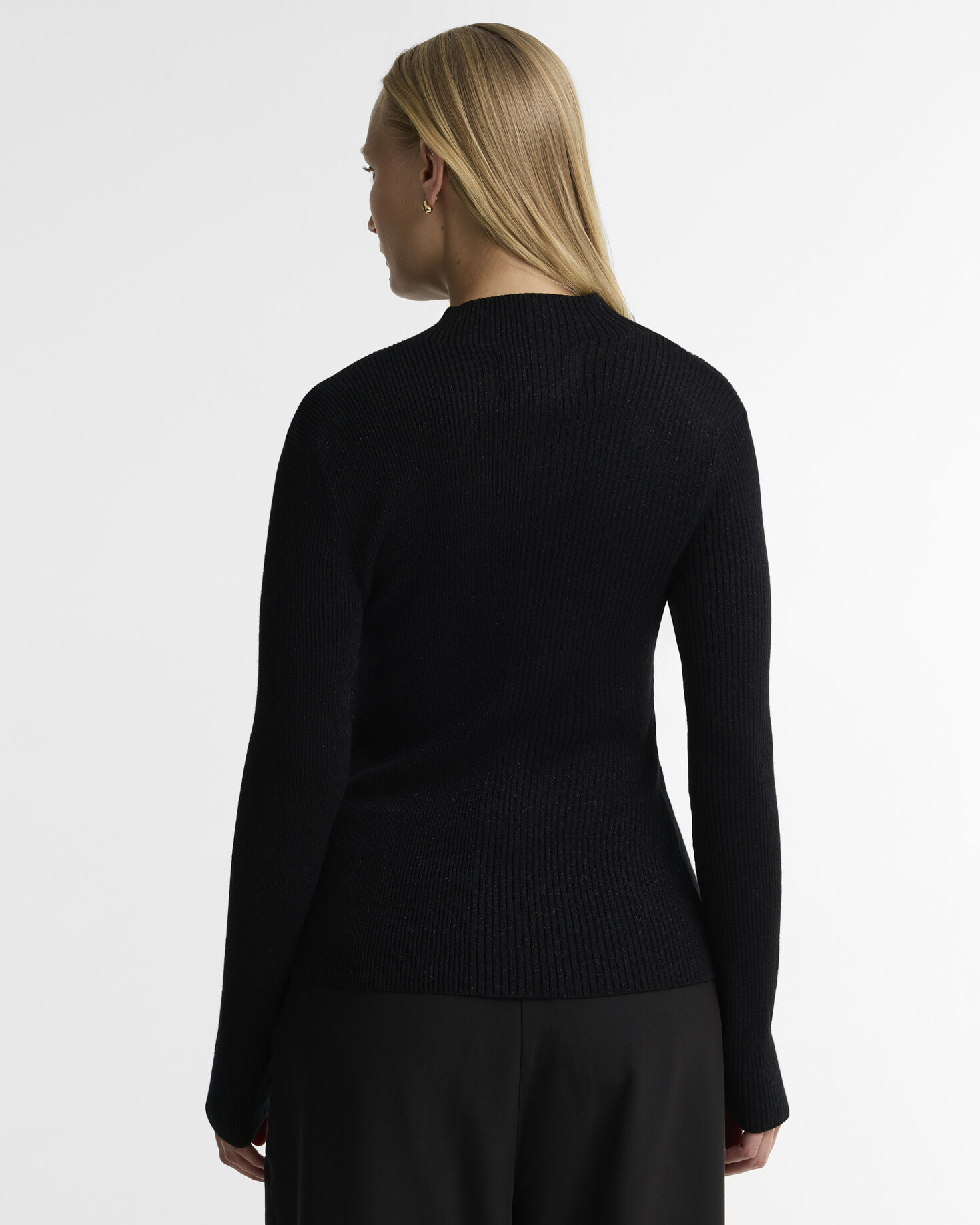 Maglione Molina con collo a imbuto. Black